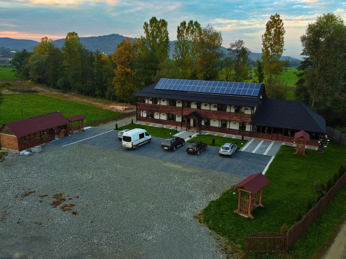 Conacul Cosaului Hotel Feresti Exterior photo