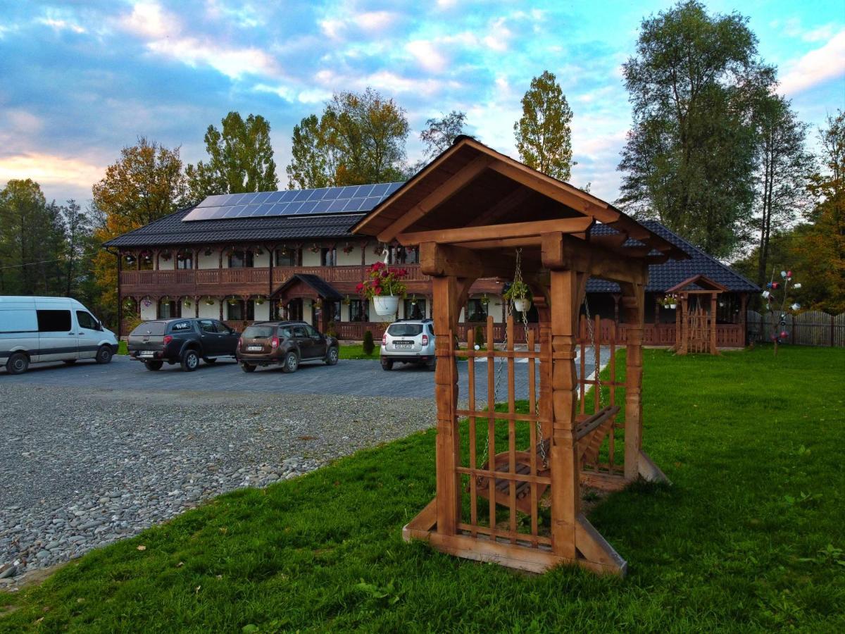 Conacul Cosaului Hotel Feresti Exterior photo